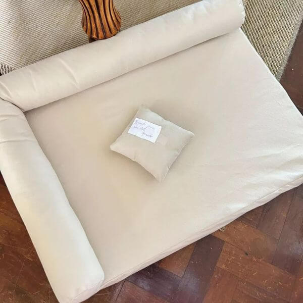Cama Pet Premium M/G 80x60cm com Encosto Ergonômico – Lupzy™ | Conforto, Proteção e Elegância