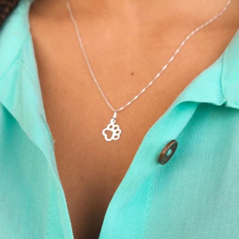 Colar Feminino Pet em Prata 925 com Patinhas – Lupzy™ | Homenagem Delicada a Cães e Gatos