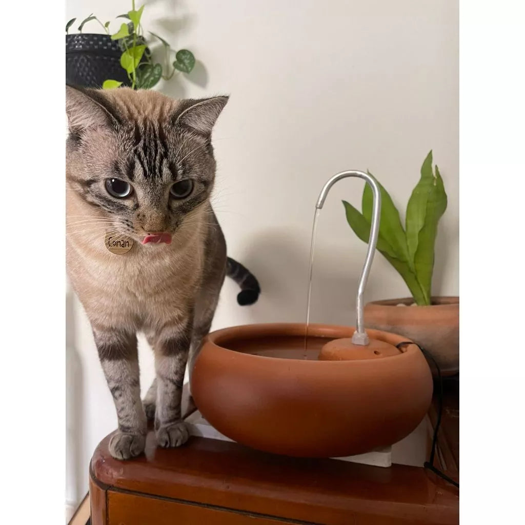 Bebedouro Pet Luxo em Cerâmica Vintage – FreshHome™ | Água Fresca e Estilo para sua Casa