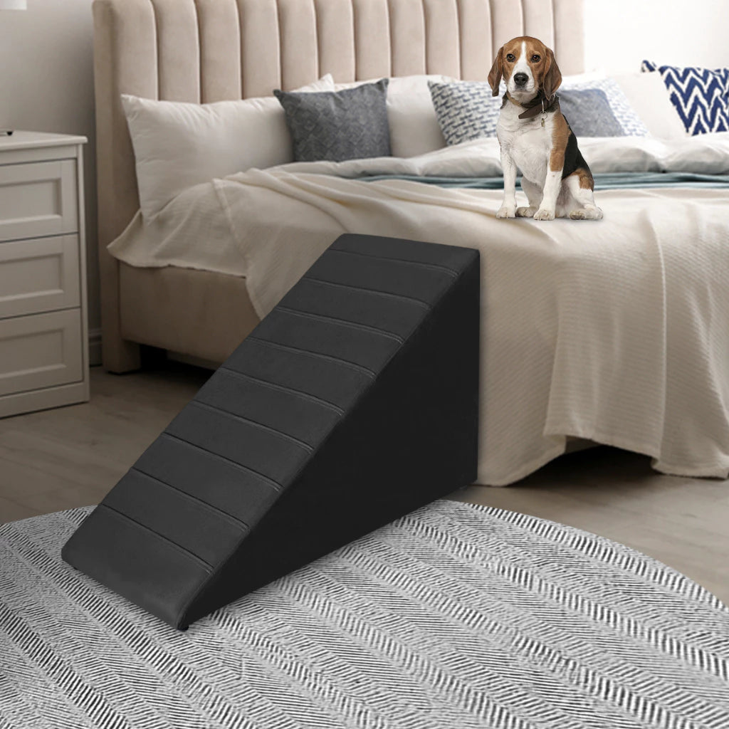 Rampinha Escadinha Pet Antiderrapante em Madeira – Lupzy™ | Acesso Seguro e Conforto Diário