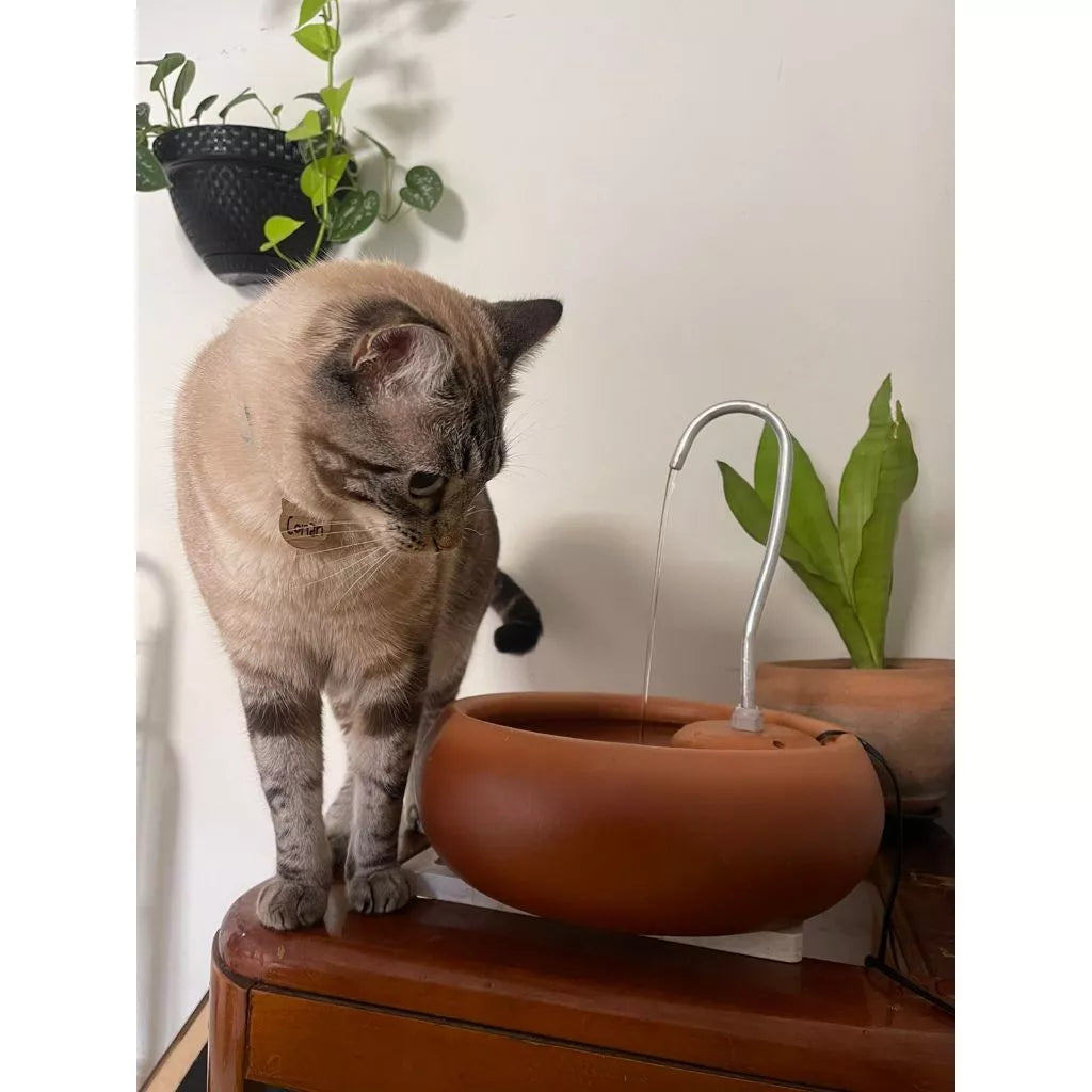 Bebedouro Pet Luxo em Cerâmica Vintage – FreshHome™ | Água Fresca e Estilo para sua Casa