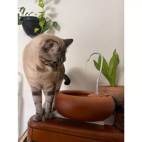 Bebedouro Pet Luxo em Cerâmica Vintage – FreshHome™ | Água Fresca e Estilo para sua Casa