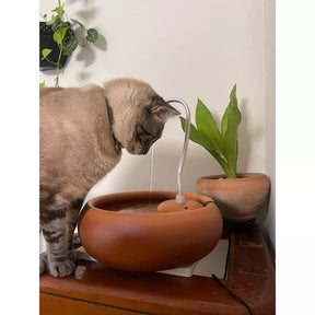 Bebedouro Pet Luxo em Cerâmica Vintage – FreshHome™ | Água Fresca e Estilo para sua Casa