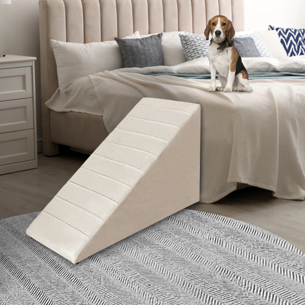 Rampinha Escadinha Pet Antiderrapante em Madeira – Lupzy™ | Acesso Seguro e Conforto Diário